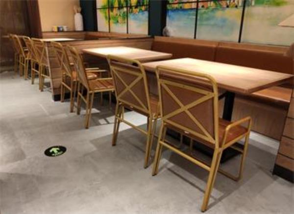 4人位企业员工食堂实木餐桌_快餐店实木餐桌